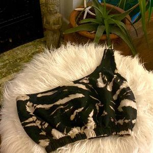 Crop , black and white tie dye ✨